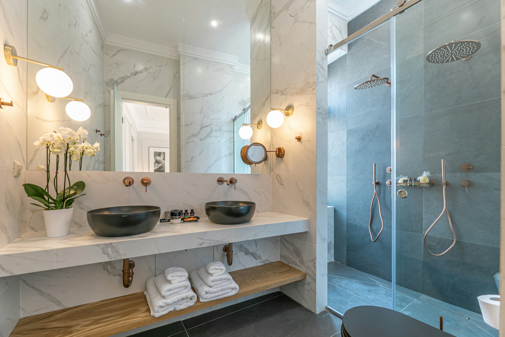 Elegant Suite - Bathroom