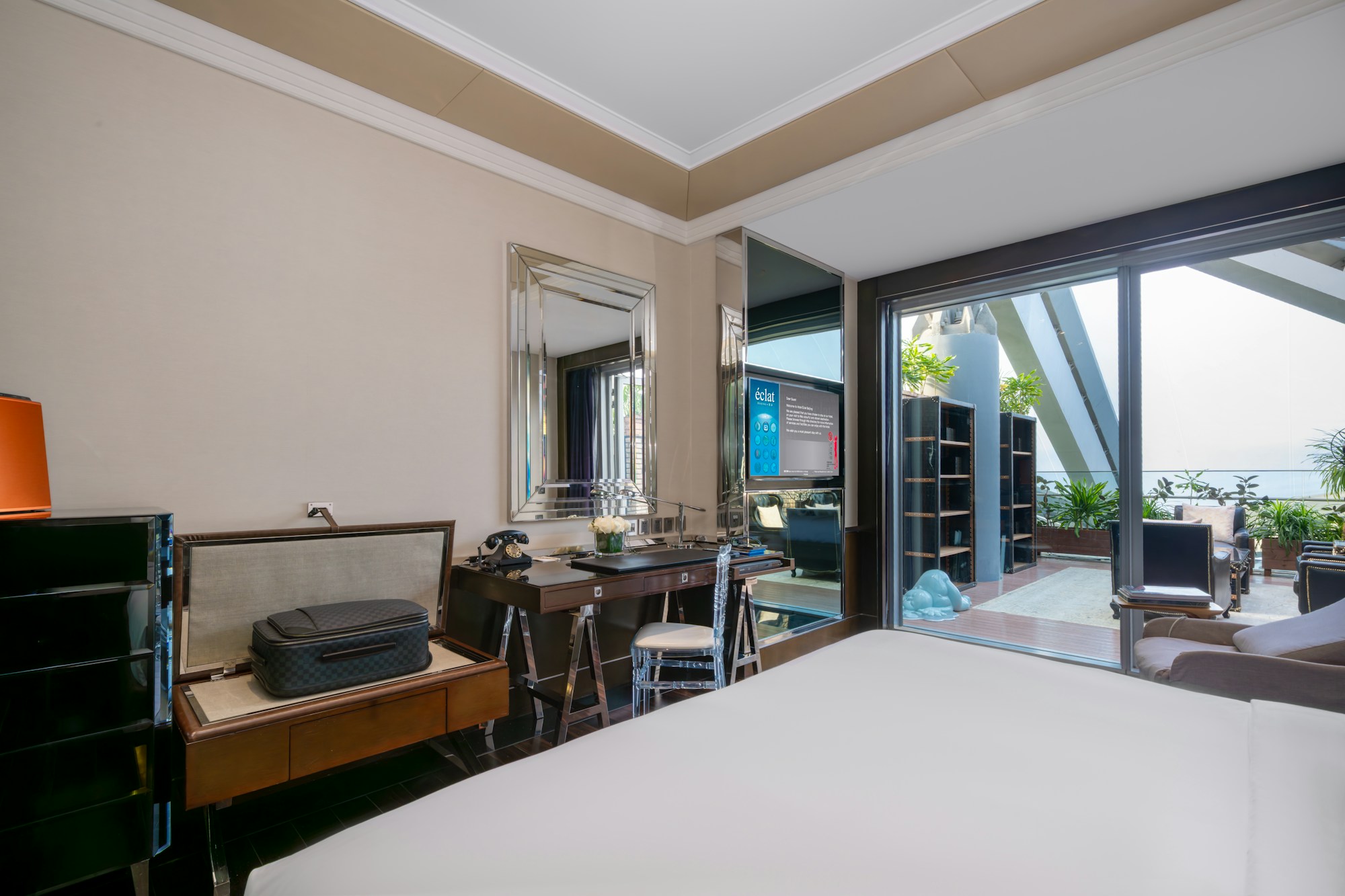 Deluxe King Bed Room with Terrace - Bedroom