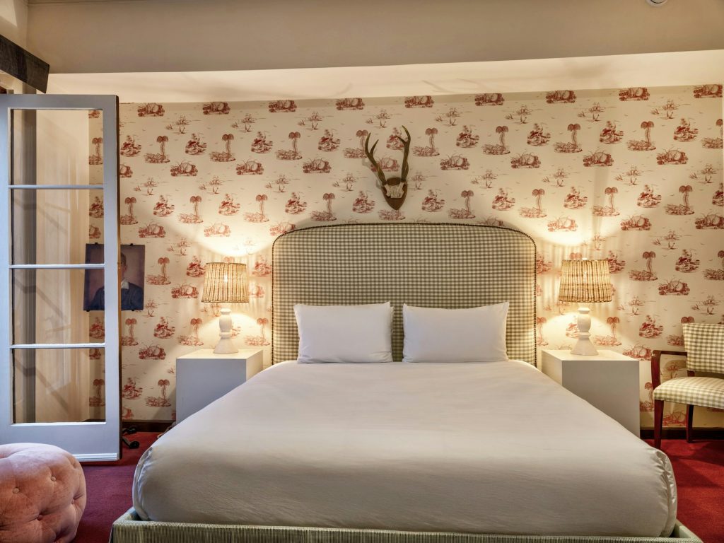 Classic with King Bed - Bedroom