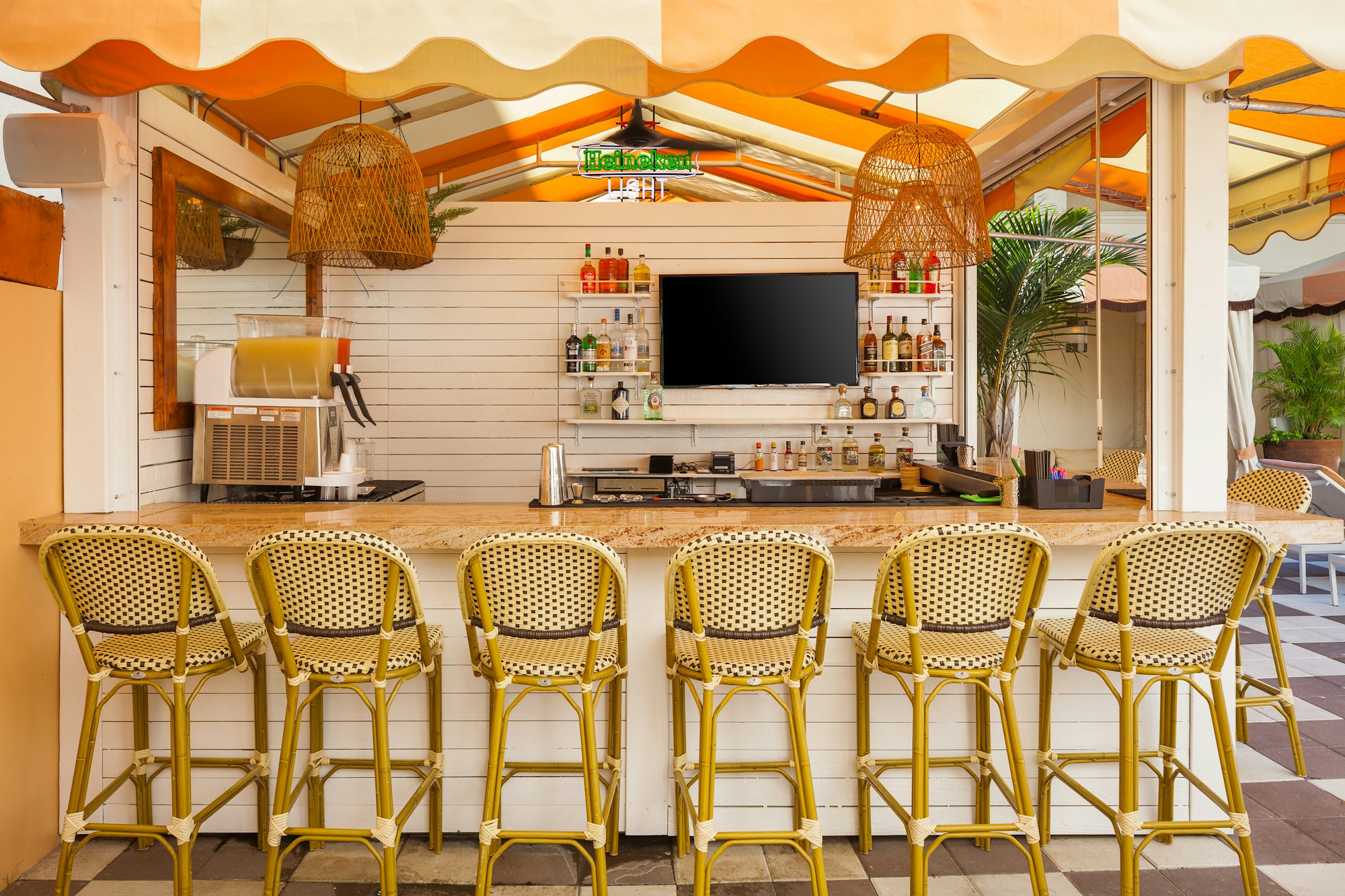 Pool Bar