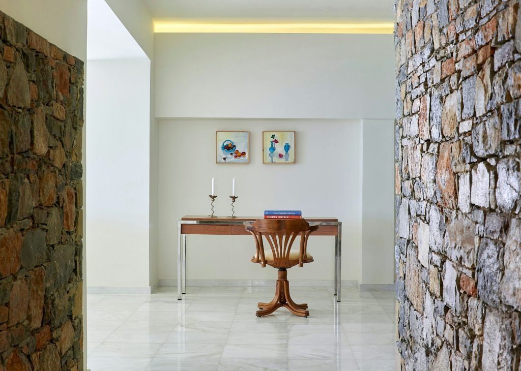 Club Suite 3 Bedroom Private Pool Seafront - Details