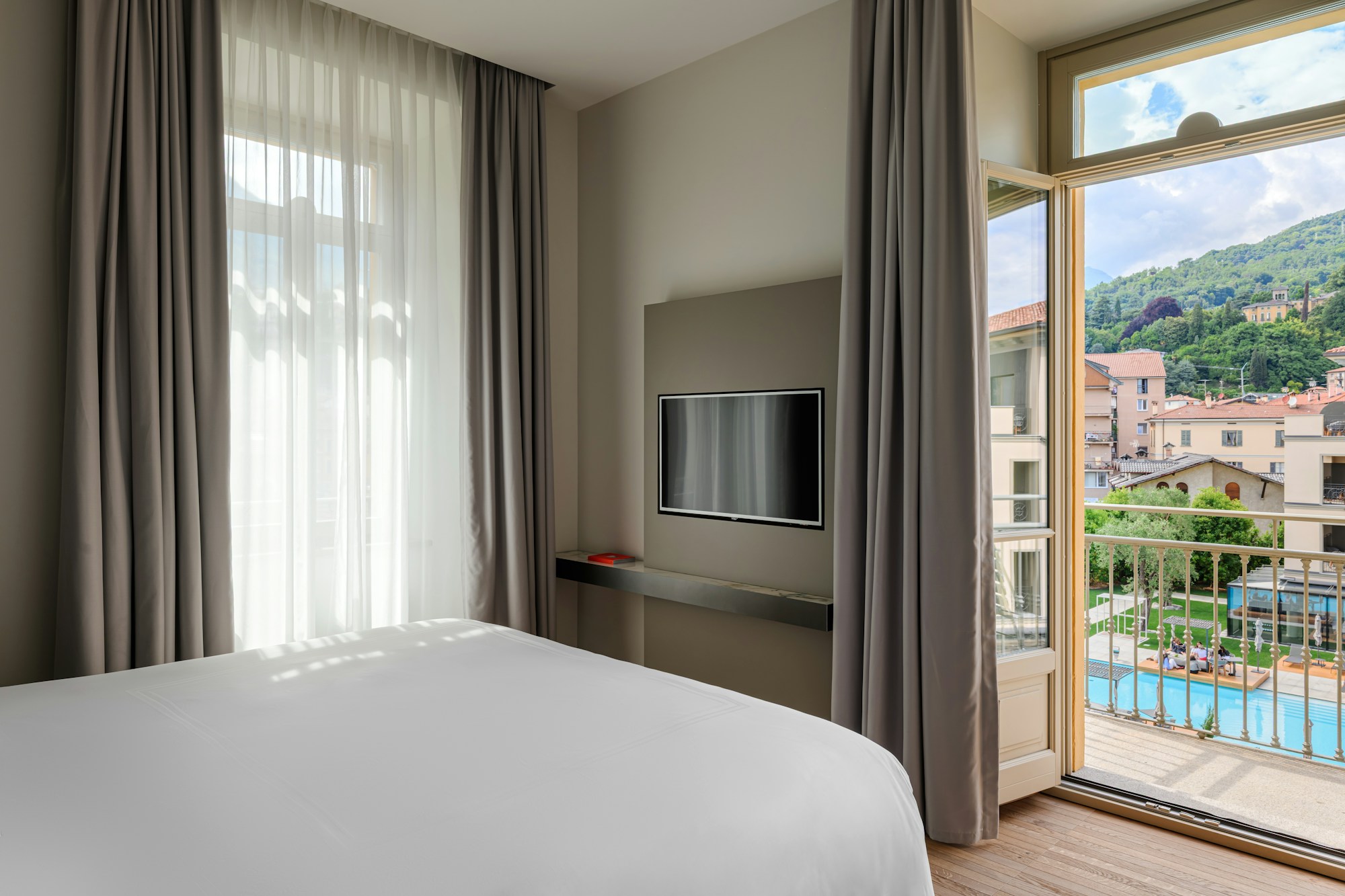 Master Suite Lake View - Bedroom