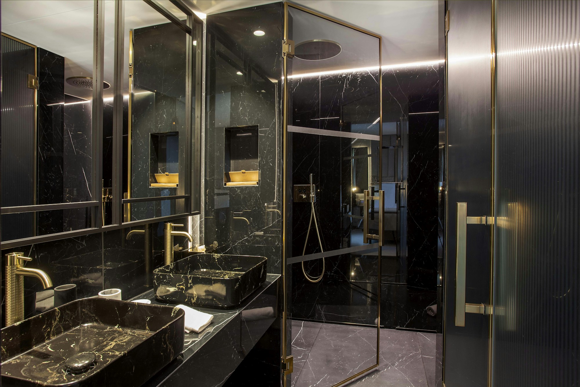 Deluxe Junior Suite - Bathroom