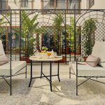 Hotel Courtyard