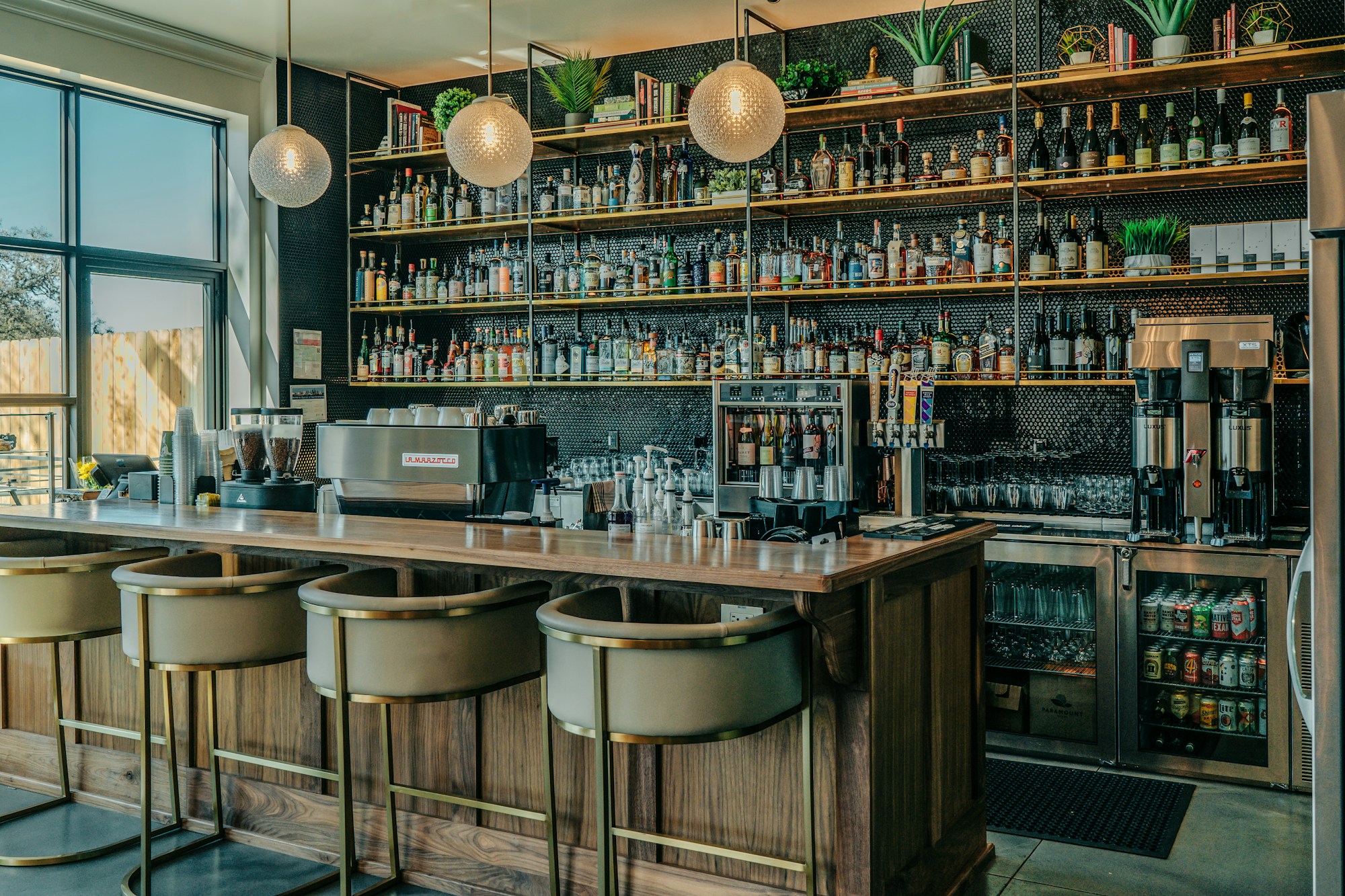 Simona's Coffee and Cocktail Bar