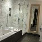 Platinum Two Queen Room - Bathroom