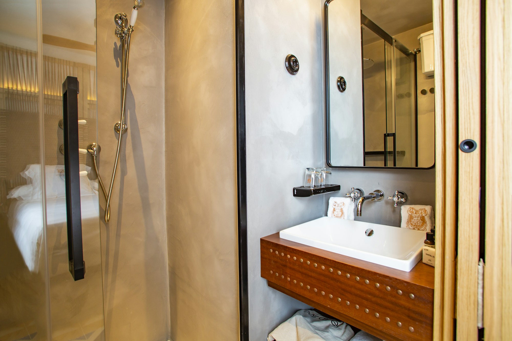 Basic Room Bathroom