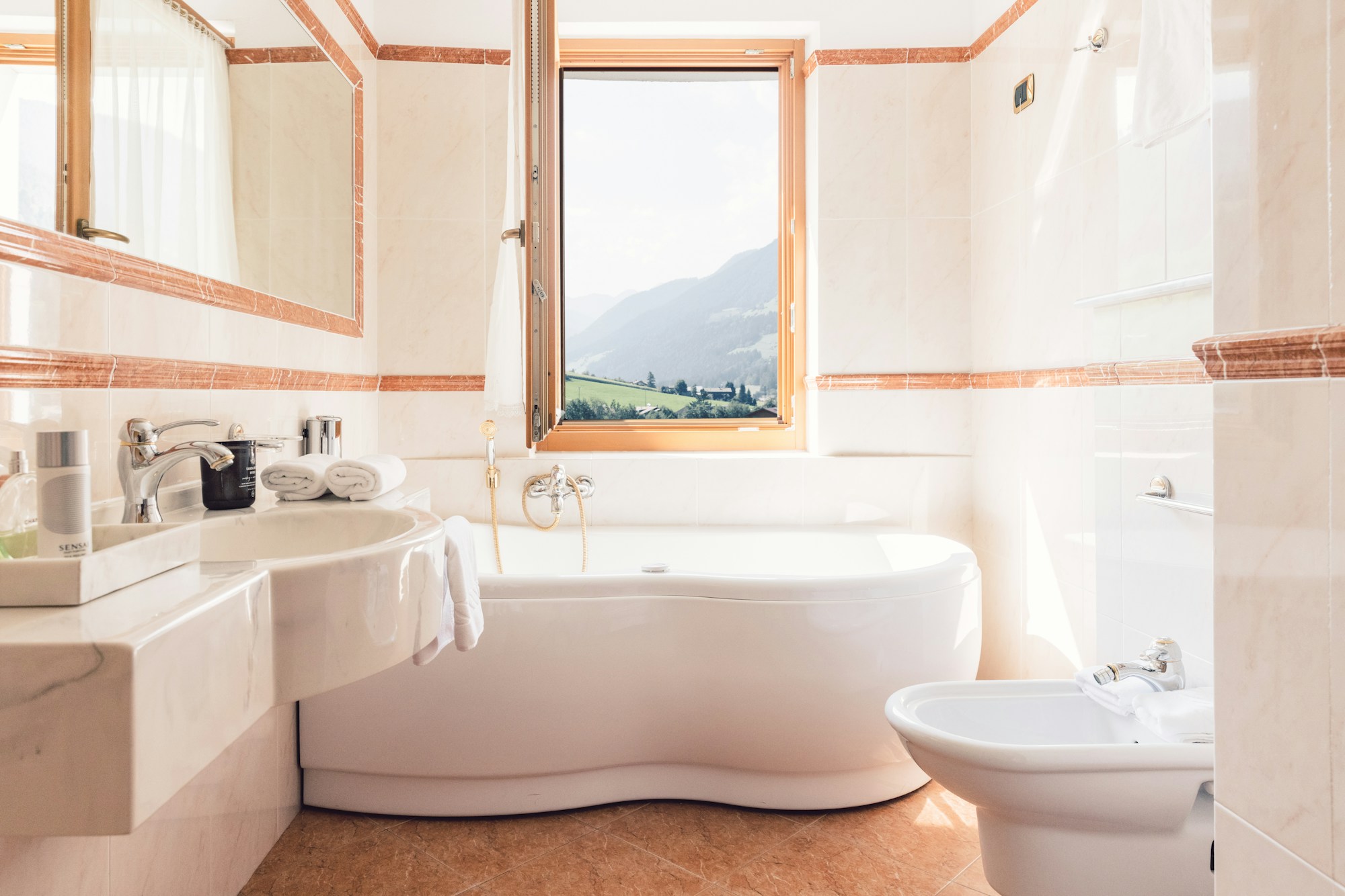 Sovereign Suite - Bathtub