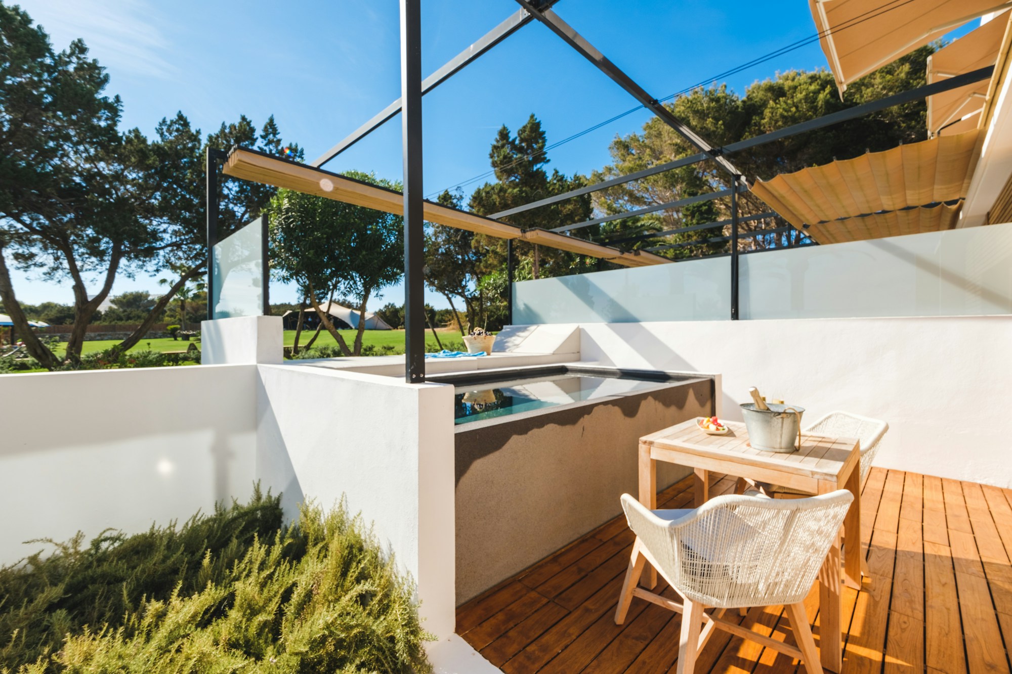 Gran Pool Garden - Pool & Deck