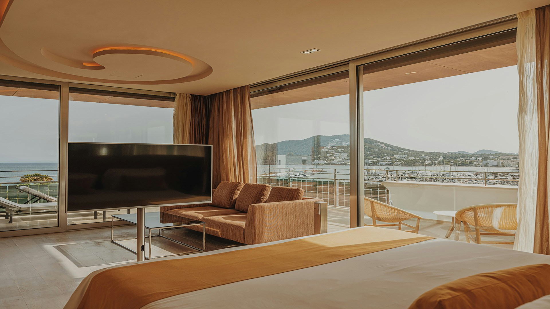 Cloud 9 Corner Suite - Bedroom