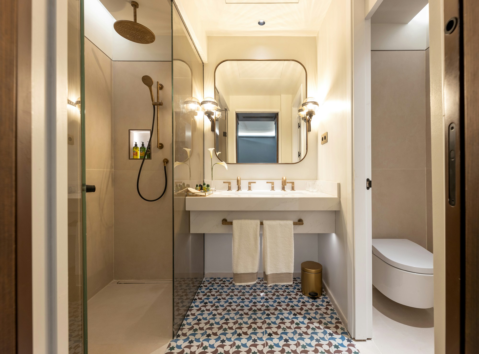 Deluxe Patio Bathroom