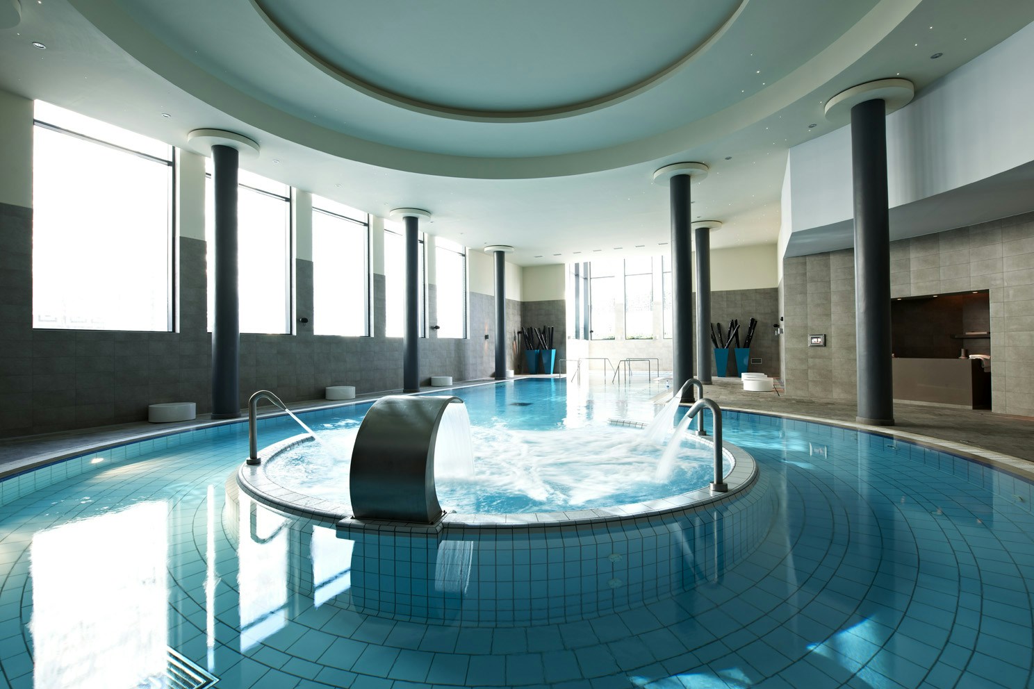 Dynamic Pool Banyan Tree Spa