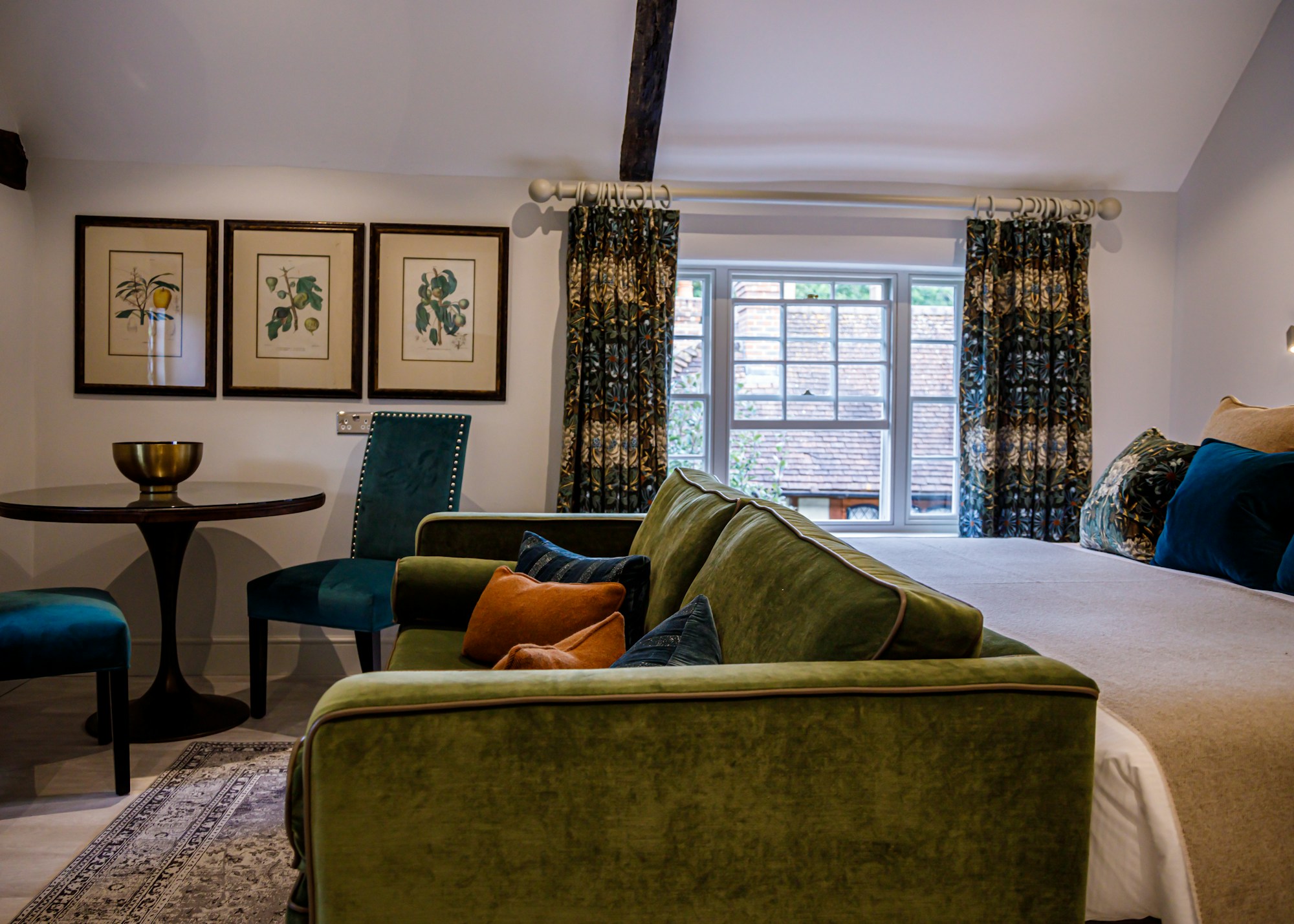 Splendid Historic Suite (The Hillingdon) - Living Area