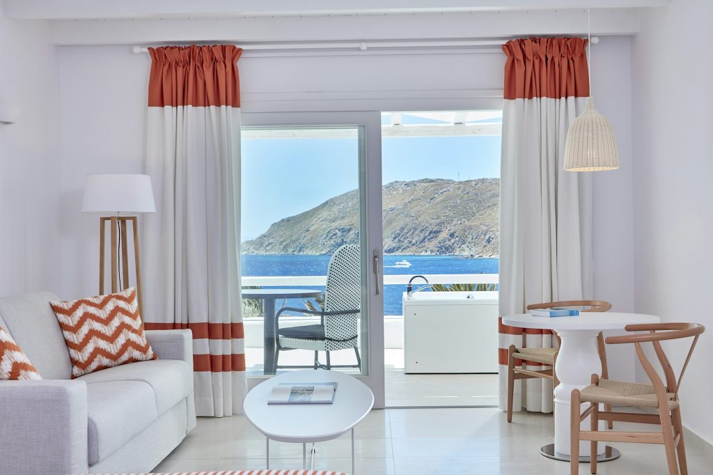Honeymoon Suite with Outdoor Jacuzzi