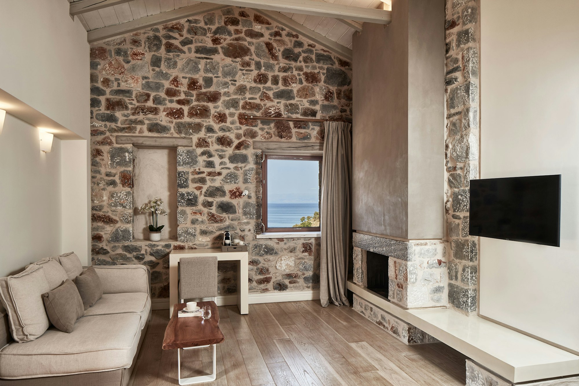 Upbeat Superior Suite Sea View - Living Area