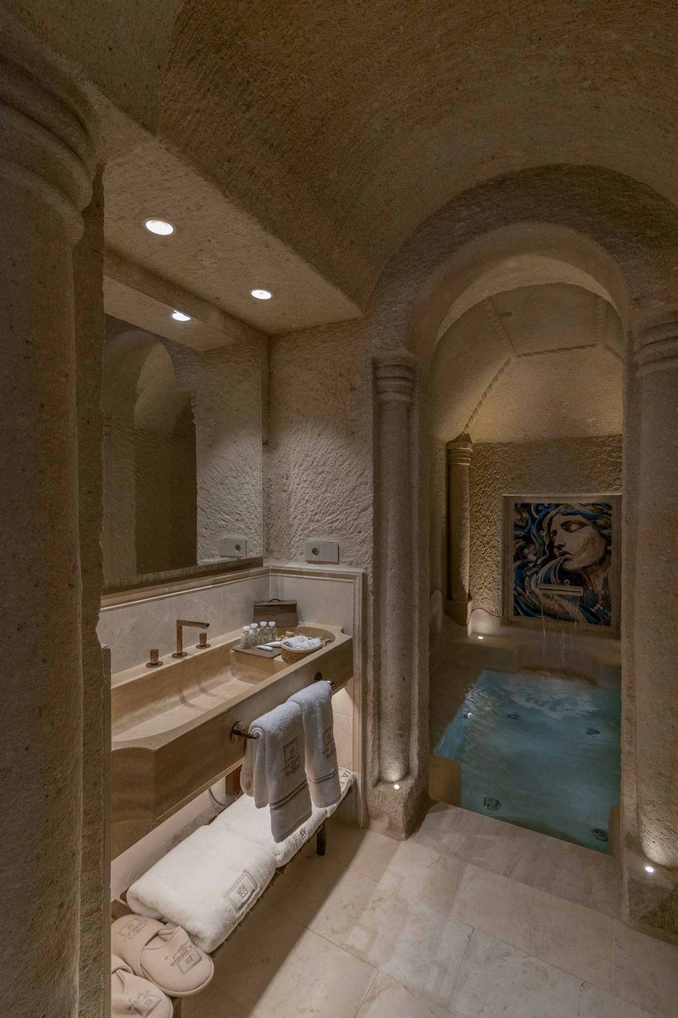 Natural Cave King Suite With Pool - Bathroom