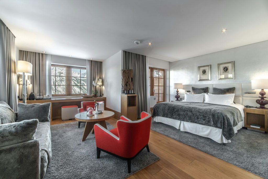 DELUXE SUITE - Bedroom & Living Area