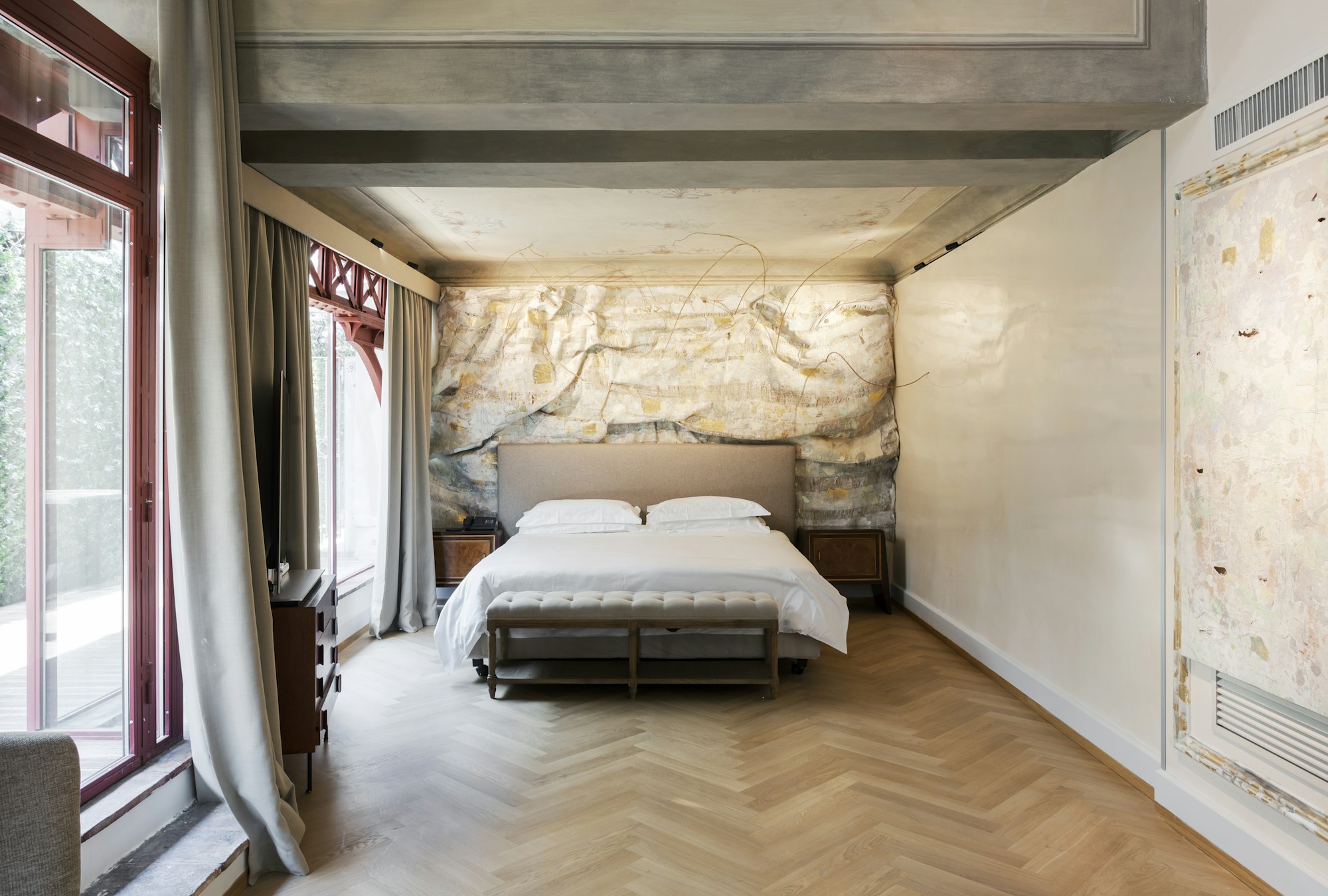 Grand Terrace Room - Bedroom