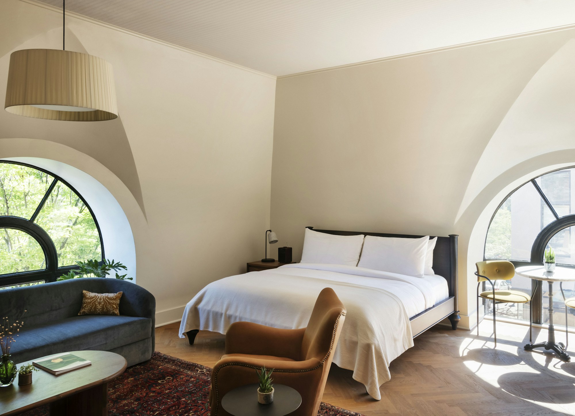Deluxe King Suite - Bedroom