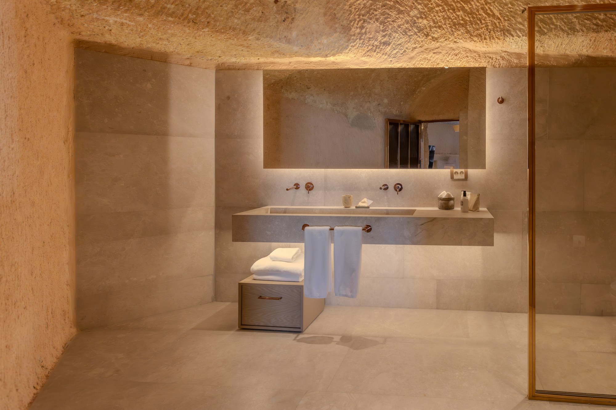 Golden Hour Suite - Bathroom