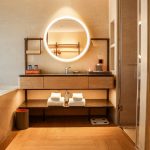Lakeside King Bed - Bathroom