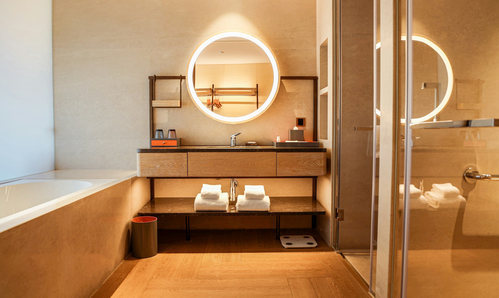 Lakeside King Bed - Bathroom