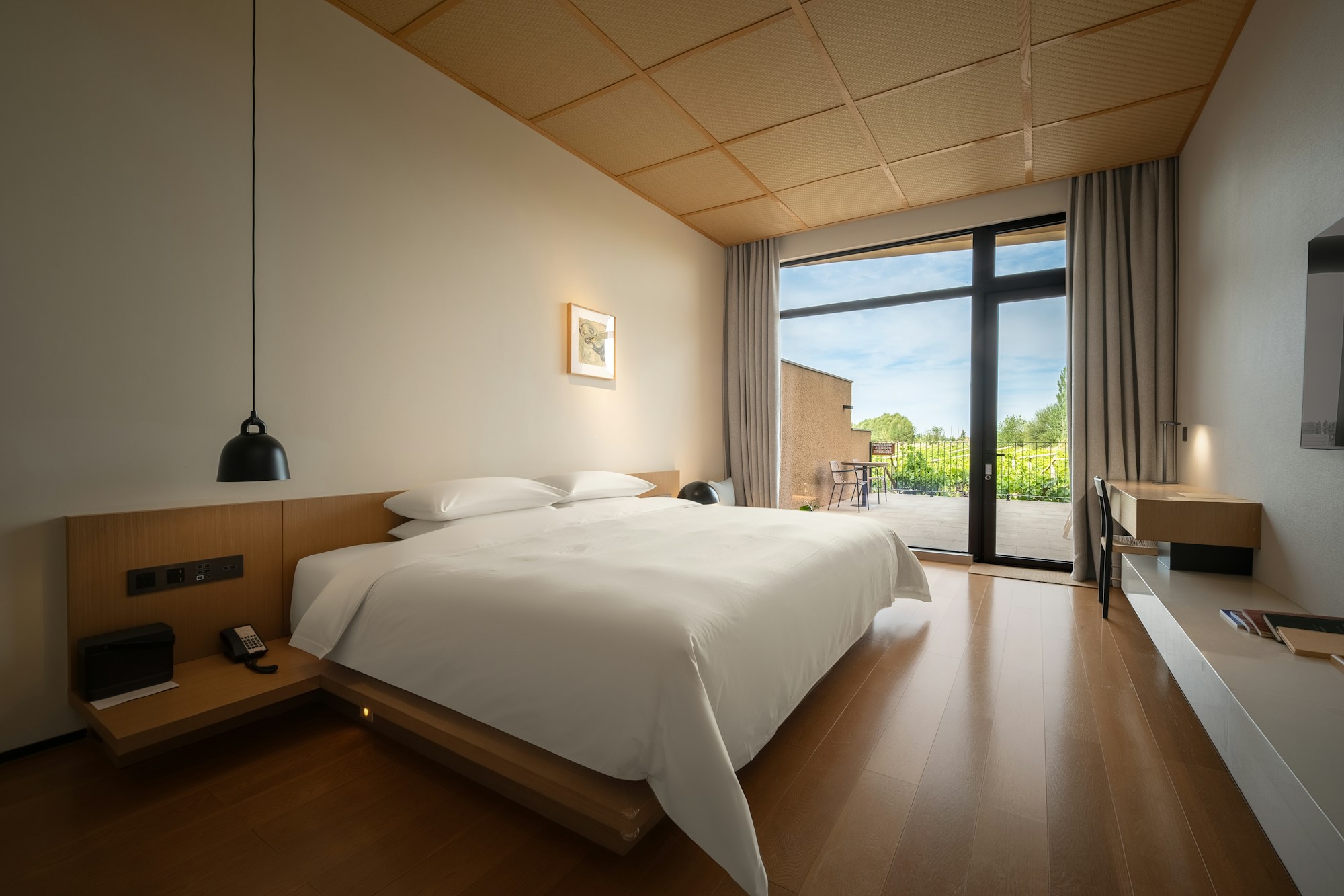 Oasis Balcony King bed Room
