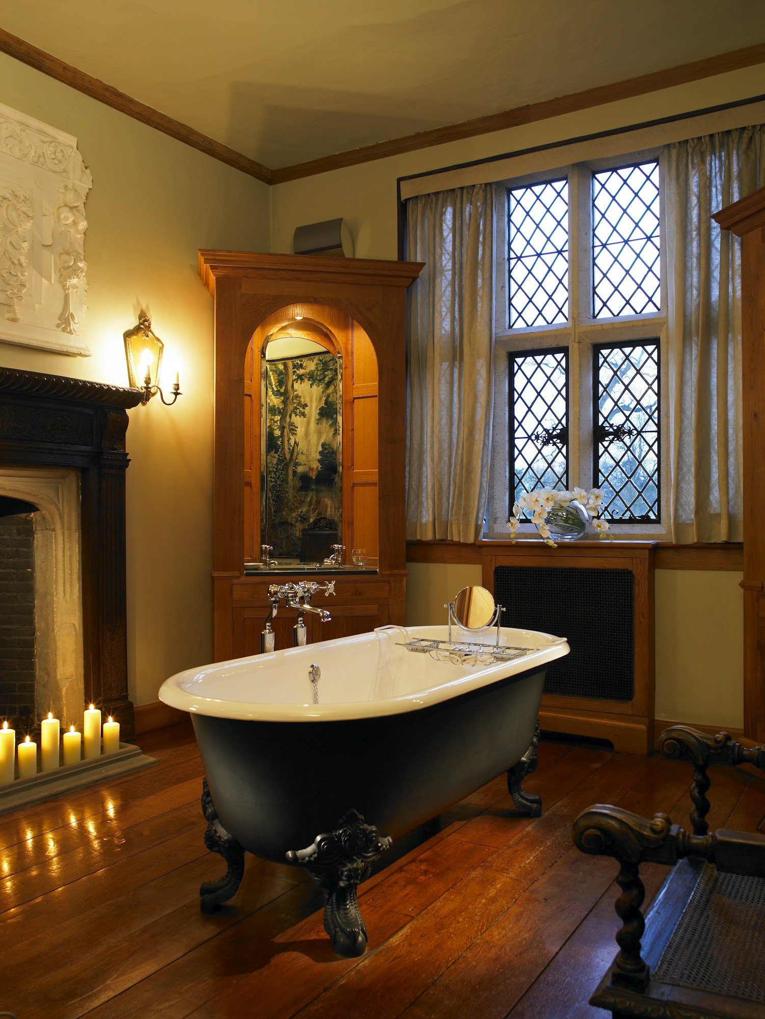 Tapestry Suite - Bathtub