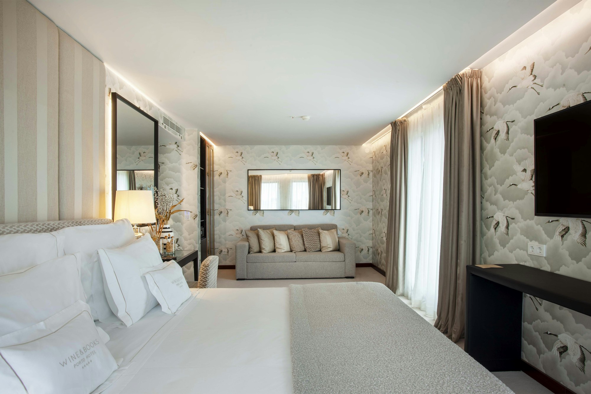 Deluxe Junior Suite - Bedroom