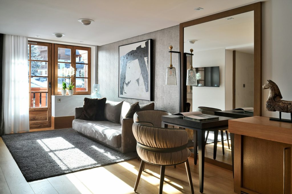 EXECUTIVE SUITE - Living Area