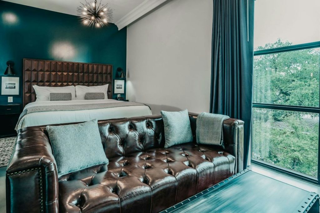 Studio King - Bedroom