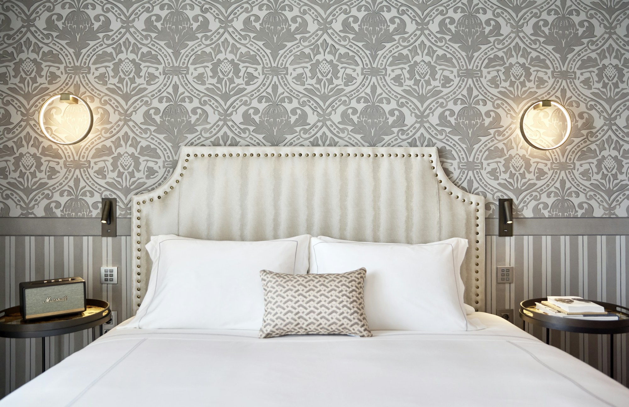 Junior Suite Sea Front with Balcony - Bedroom