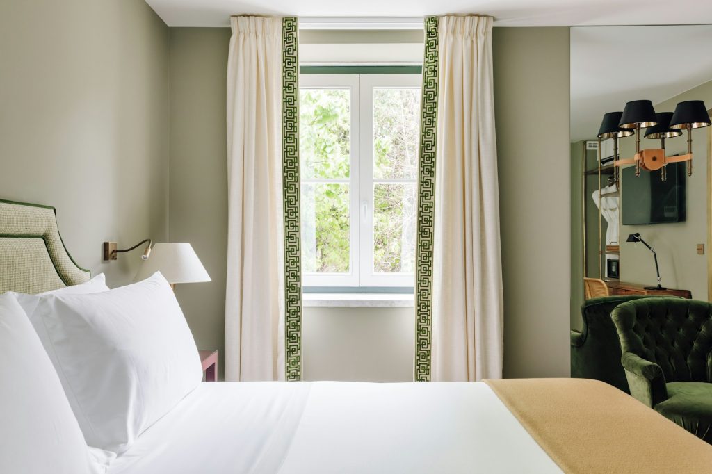 Mini Deluxe Room