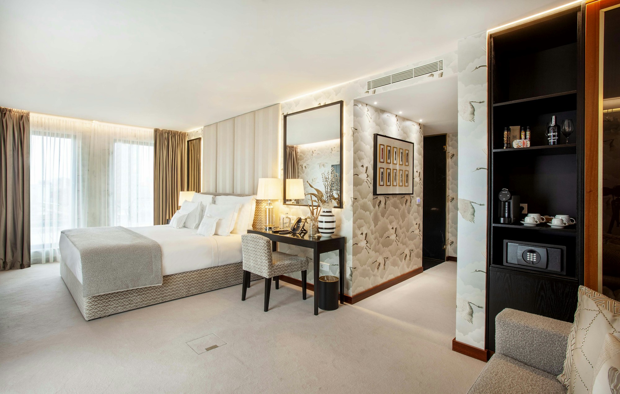 Deluxe Junior Suite - Bedroom