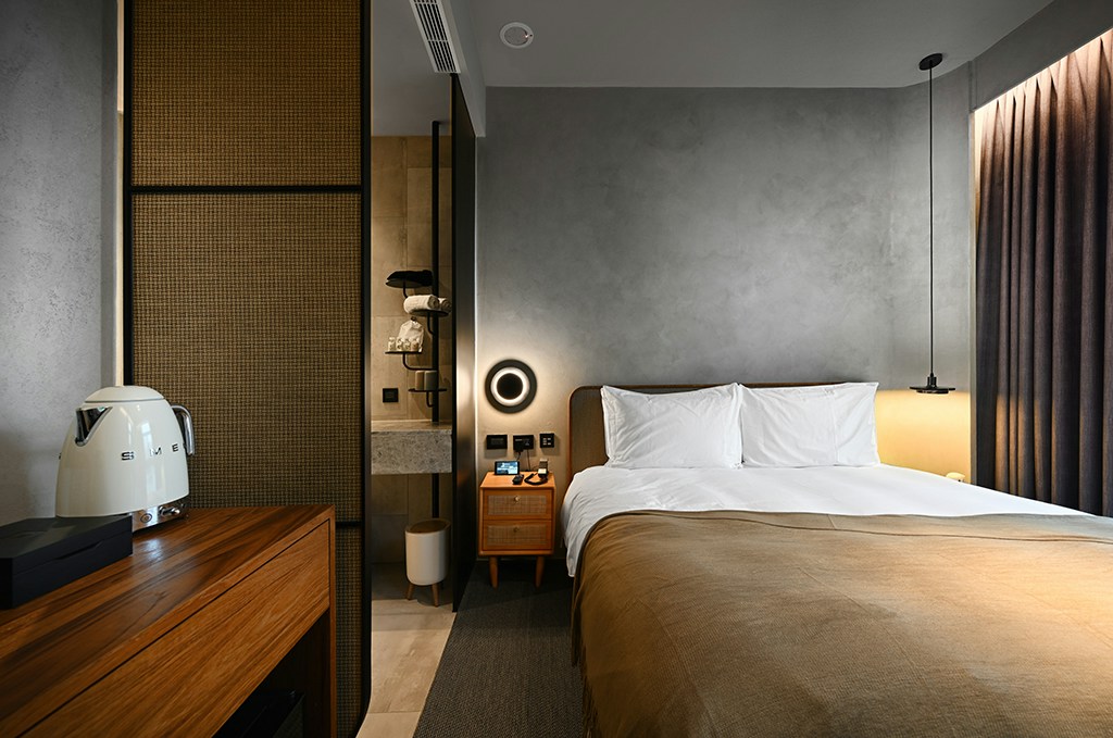 Corner Luxury Room