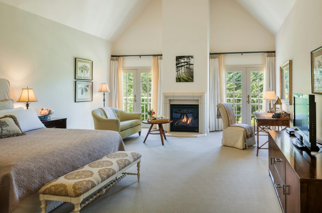 King Cypress Grove Suite - Bedroom