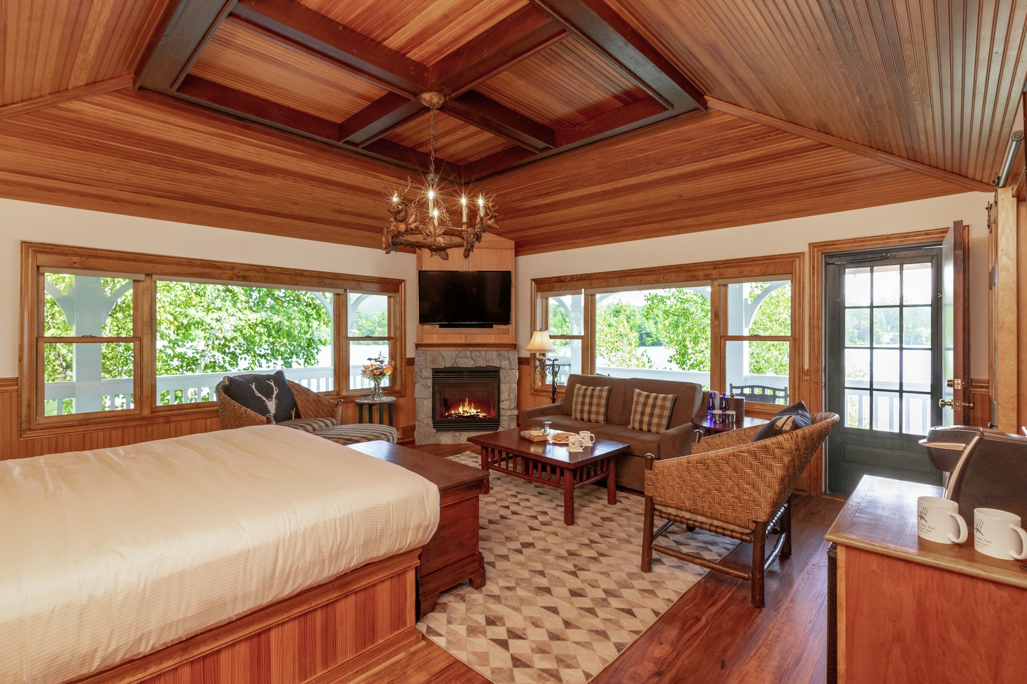 Lakeside Suite 6