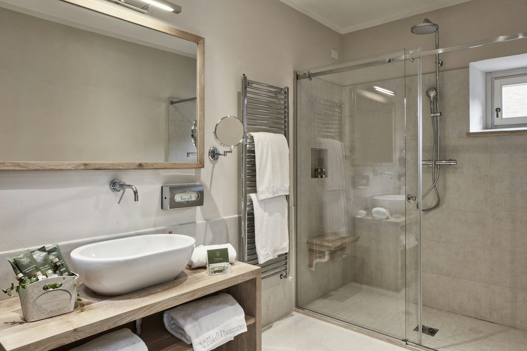 Bathroom Courtyard Junior Suite