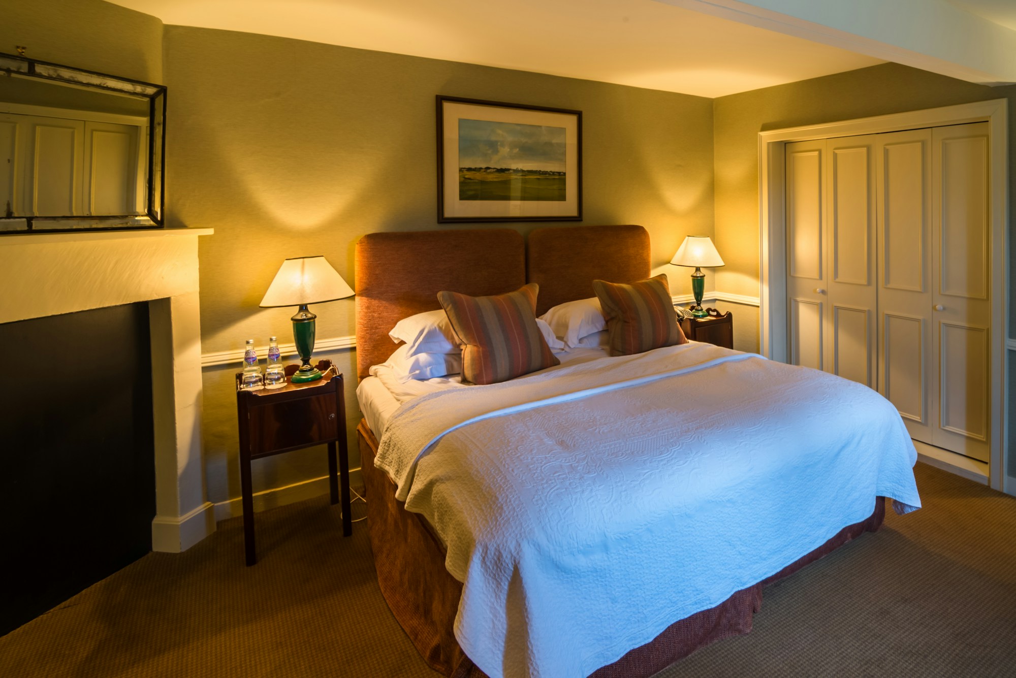 Small Cottage Room - Bedroom