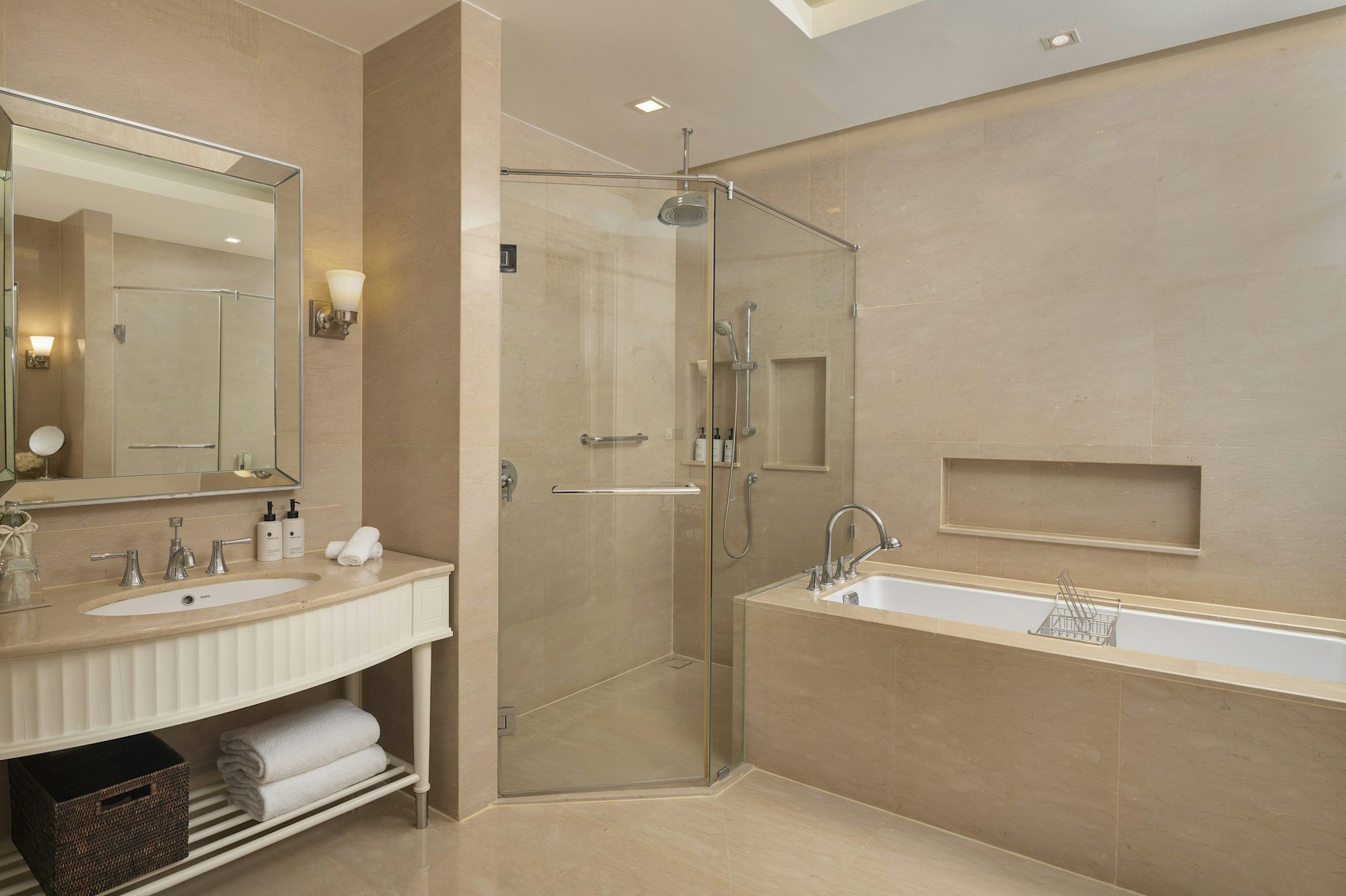 One Bedroom Prestige - Bathroom