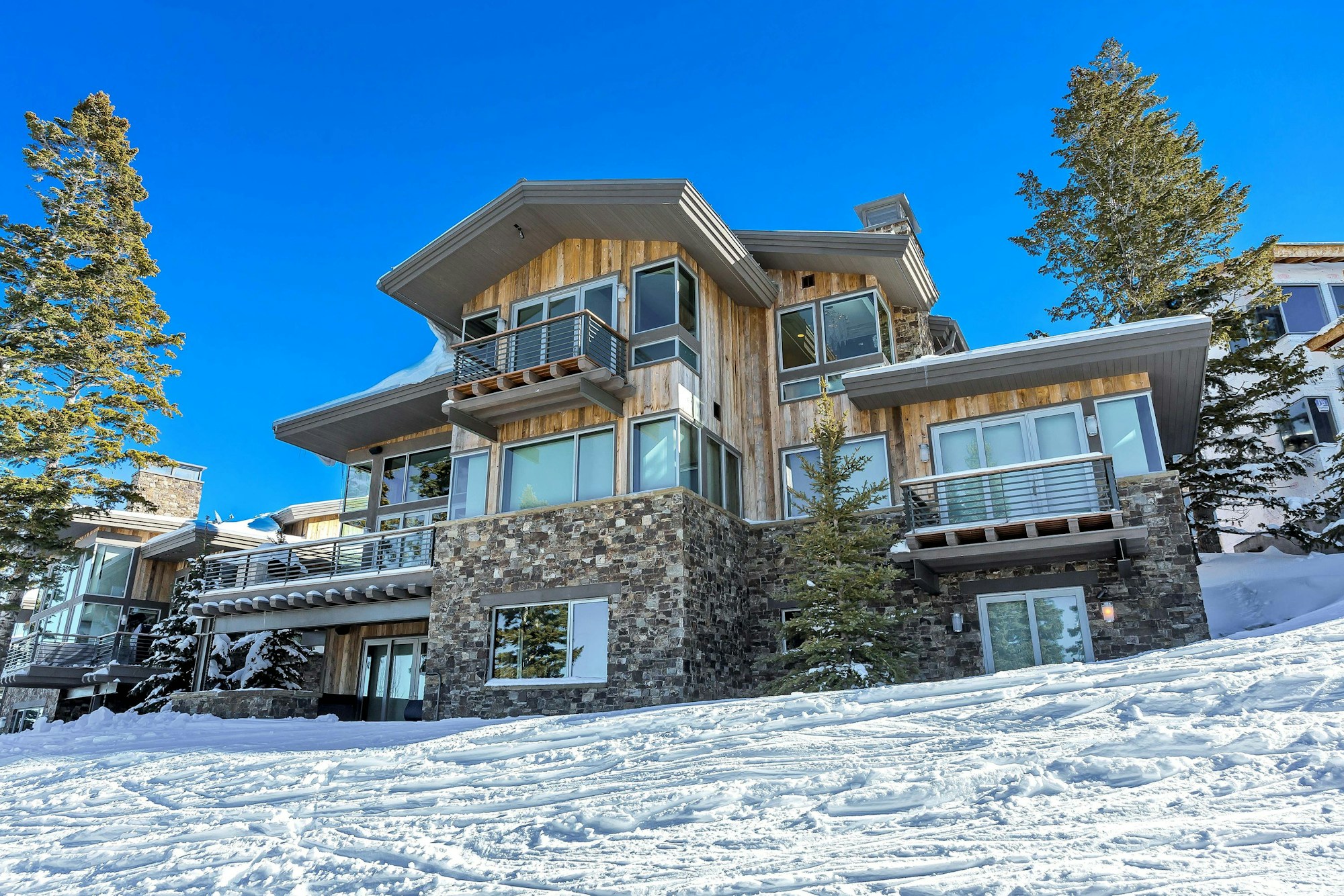 Private Six Bedroom Home - Exterior Rear