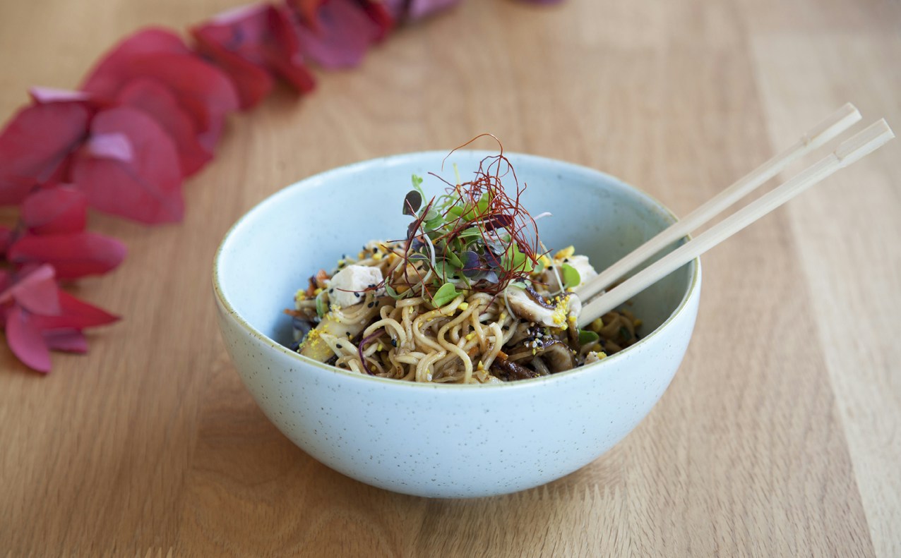 Wheat Noodles Sauteed With Vegetables And Tofu