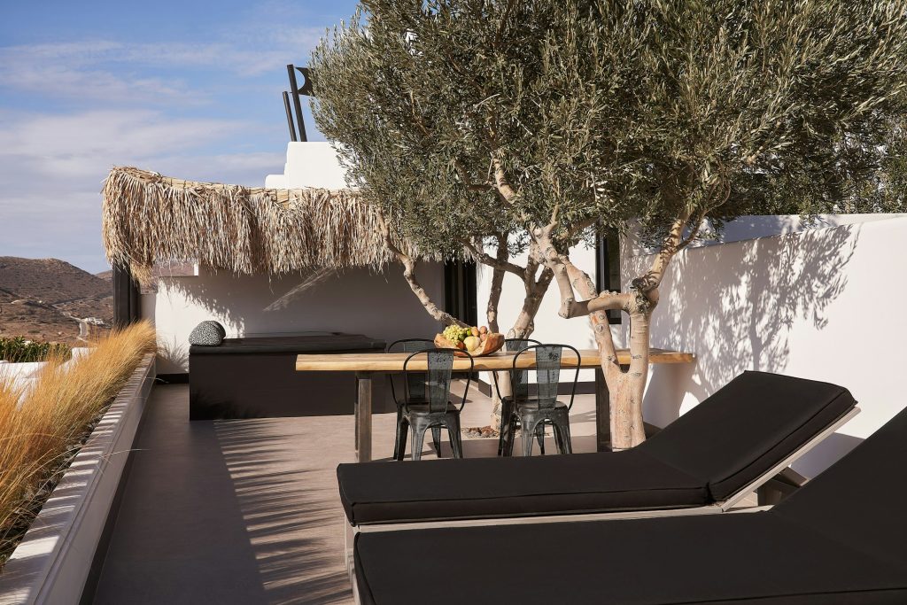 Design Suite Hot Tub Outdoor Lounge