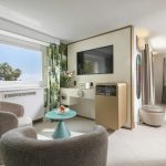 Deluxe Double - Living Area