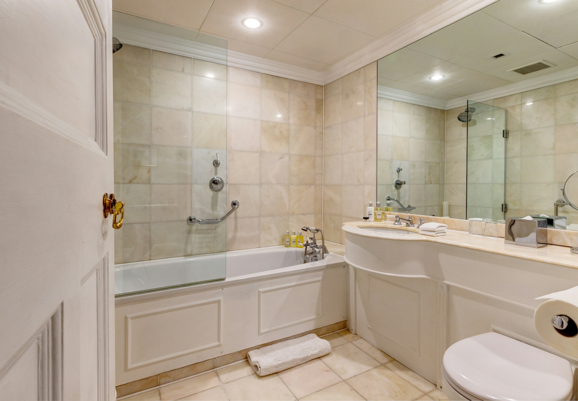 Deluxe Bathroom
