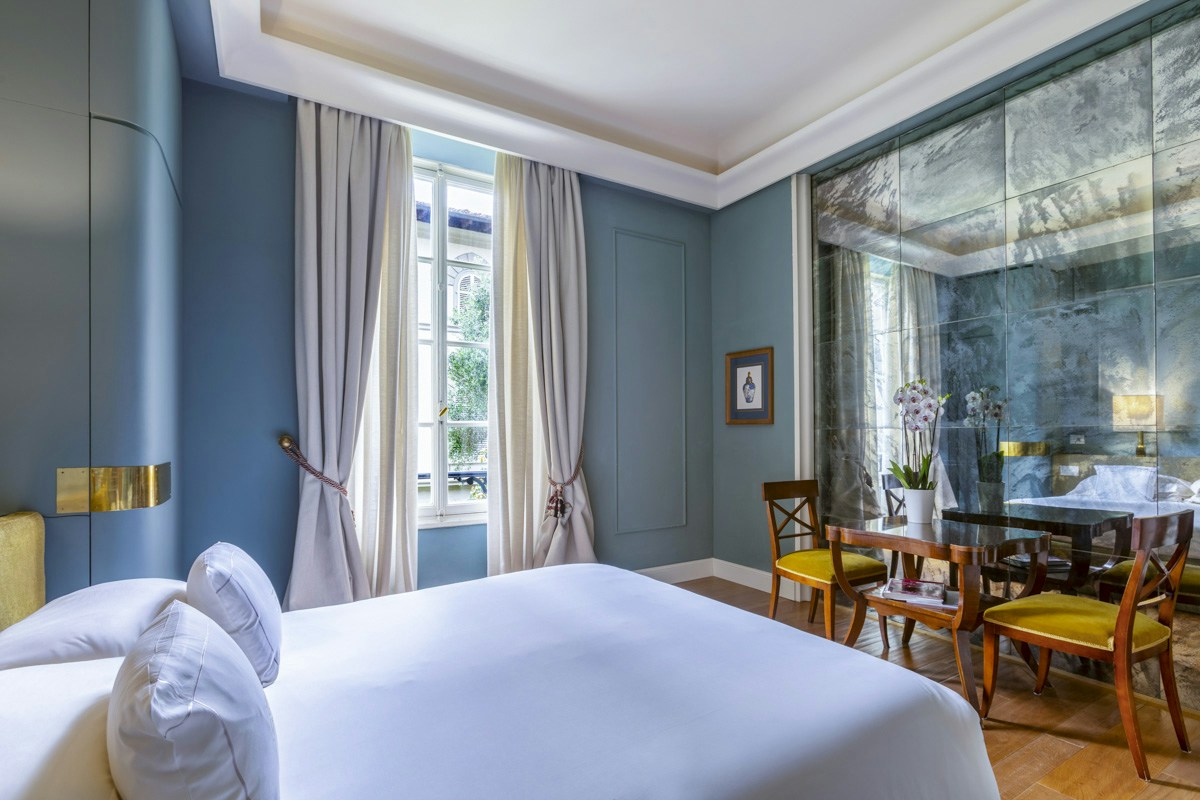 Deluxe - Bedroom