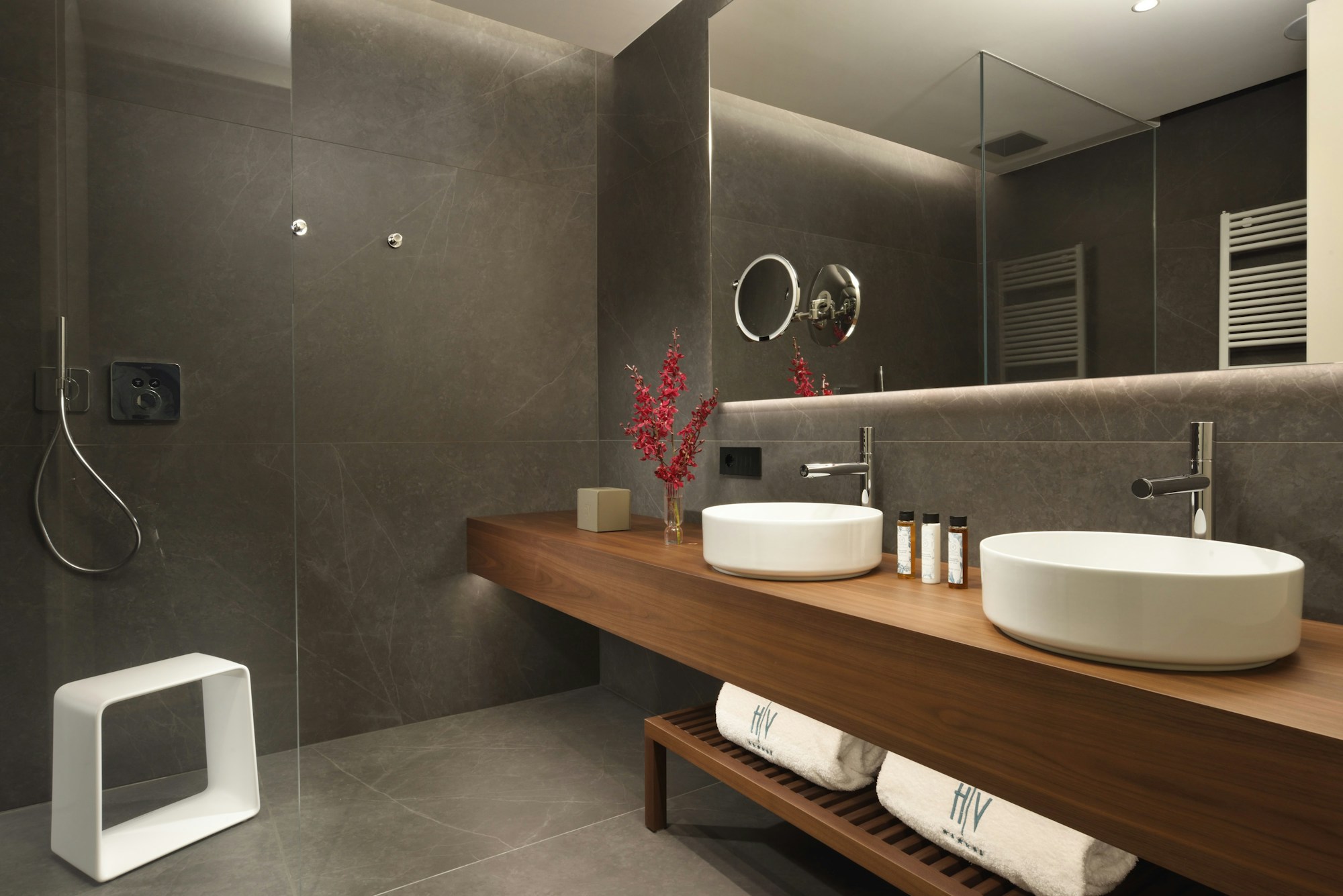 Executive Park View - Bathroom