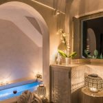 Honeymoon Suite with Jacuzzi and Caldera View