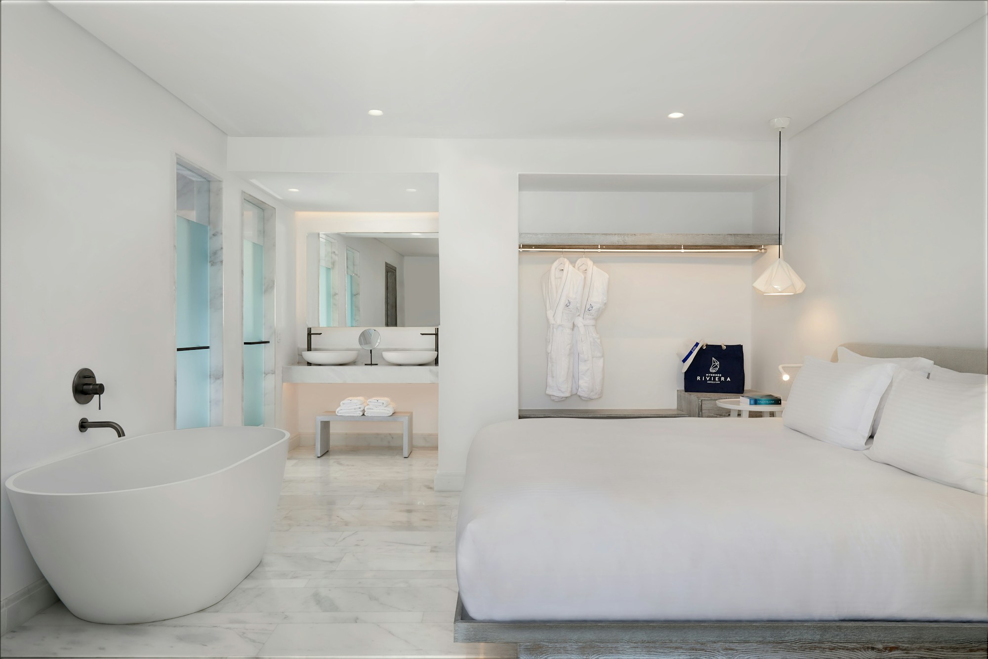 Laveer 1 Bedroom Pool Suite master bedroom