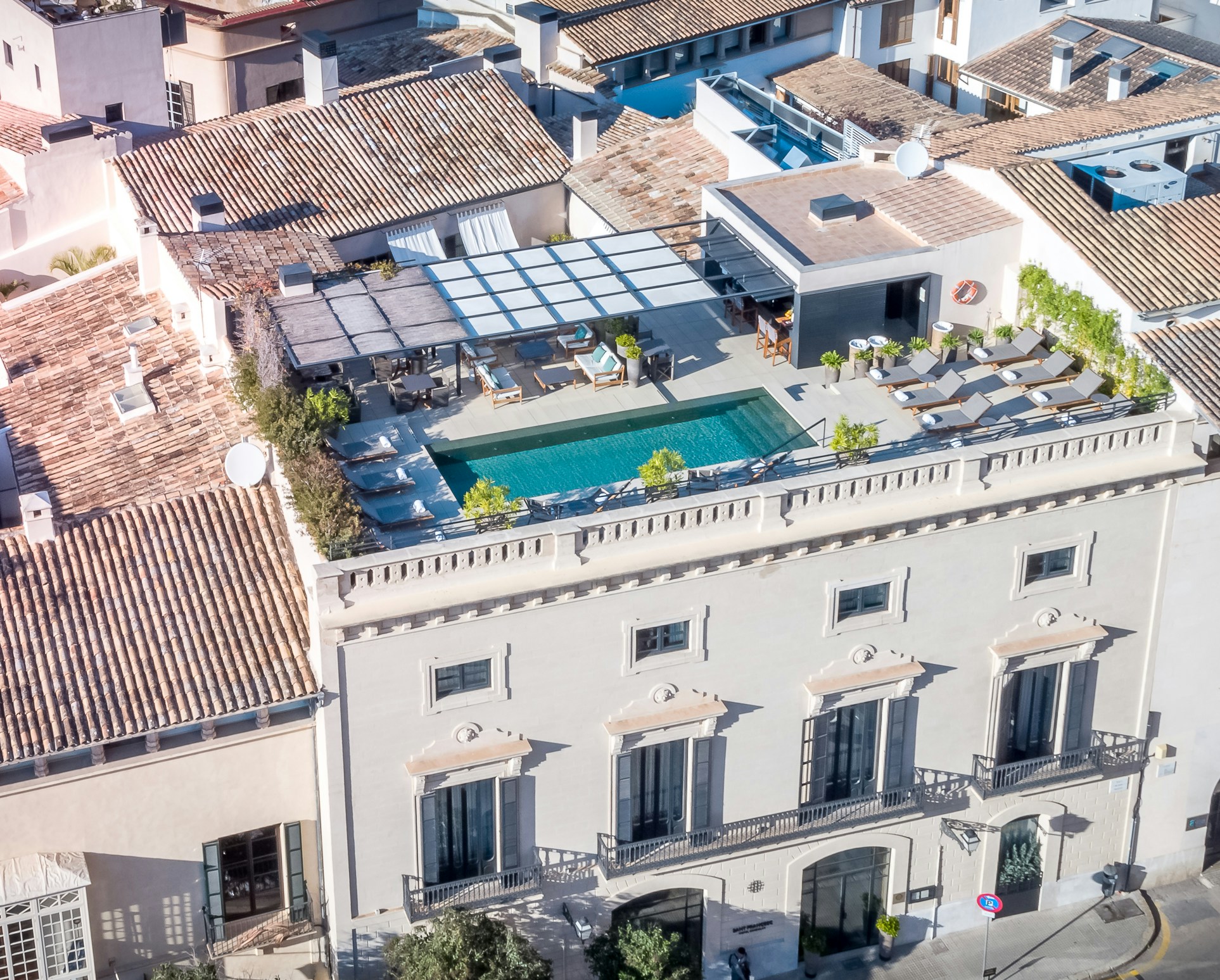 Panoramic views of the hotel